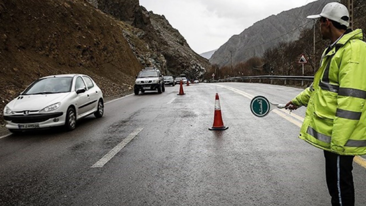 هنگام بارندگی با سرعت مطمئنه تردد کنید نه سرعت مجاز