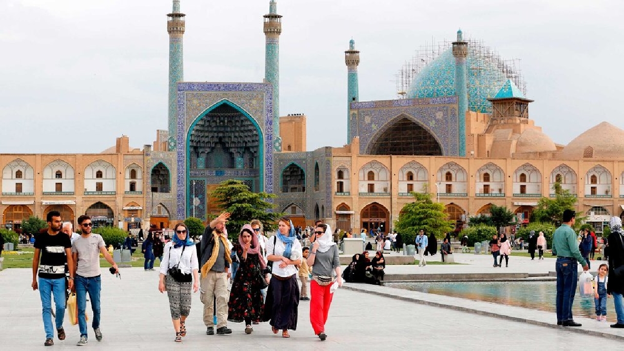 تلاش معاندین برای ضربه زدن به  صنعت گردشگری ایران