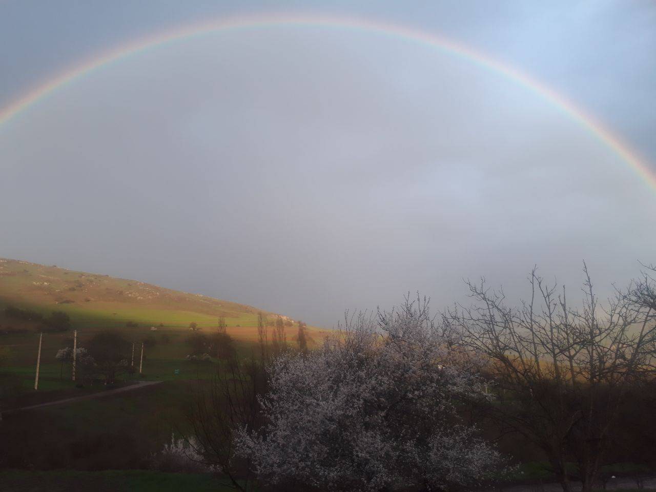 رویت رنگین کمان در آسمان روستای چهش + تصویر