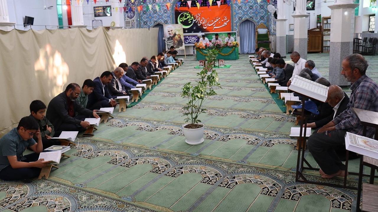 آیین جمع خوانی قرآن در امین شهر انار+ عکس