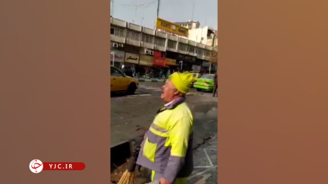 اذان پیرمرد پاکبان در میدان ولیعصر + فیلم