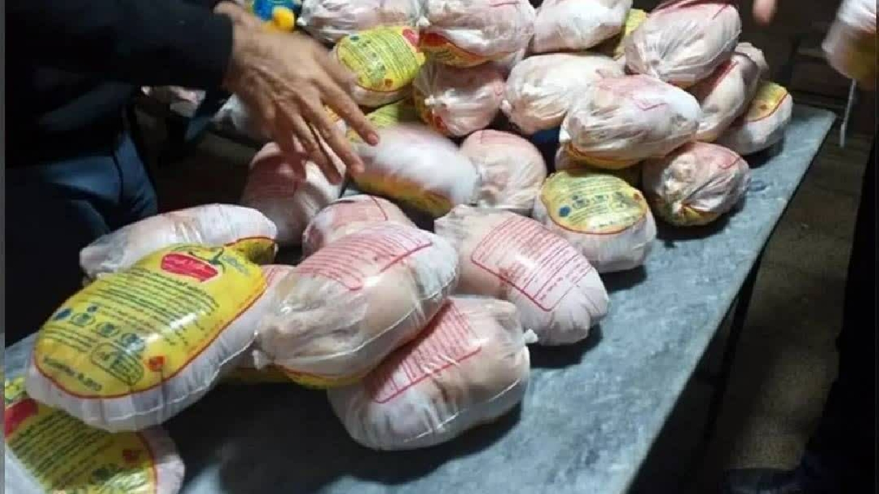 کشف ۱۳۰ کیلو گرم مرغ منجمد تاریخ گذشته در آبیک
