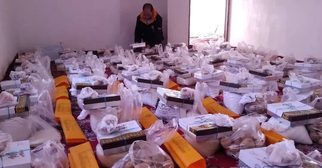 توزیع بسته های یلدایی بین نیازمندان در صالح آباد