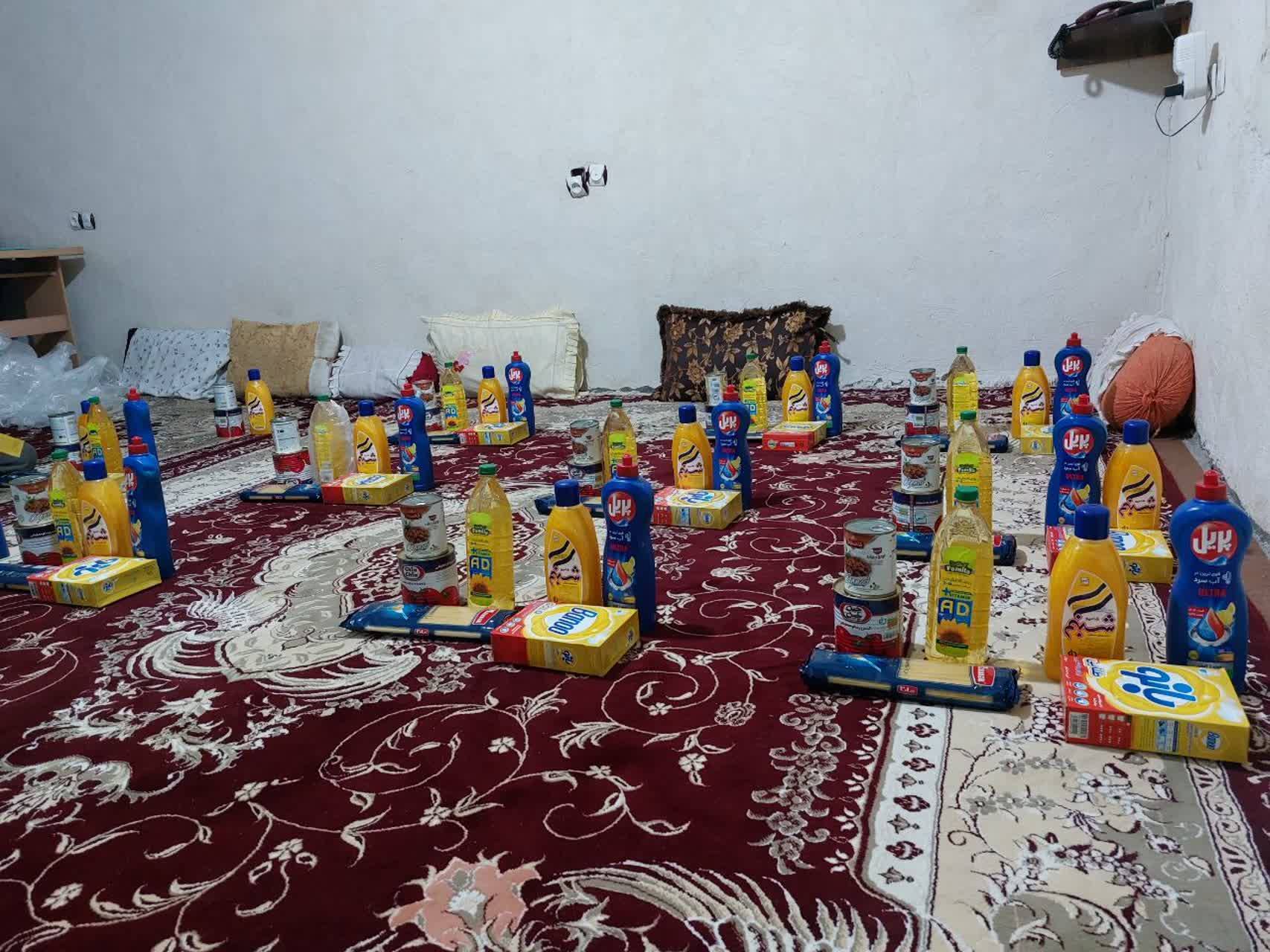 رنگین شدن سفره نیازمندان با اهدای بسته های معیشتی