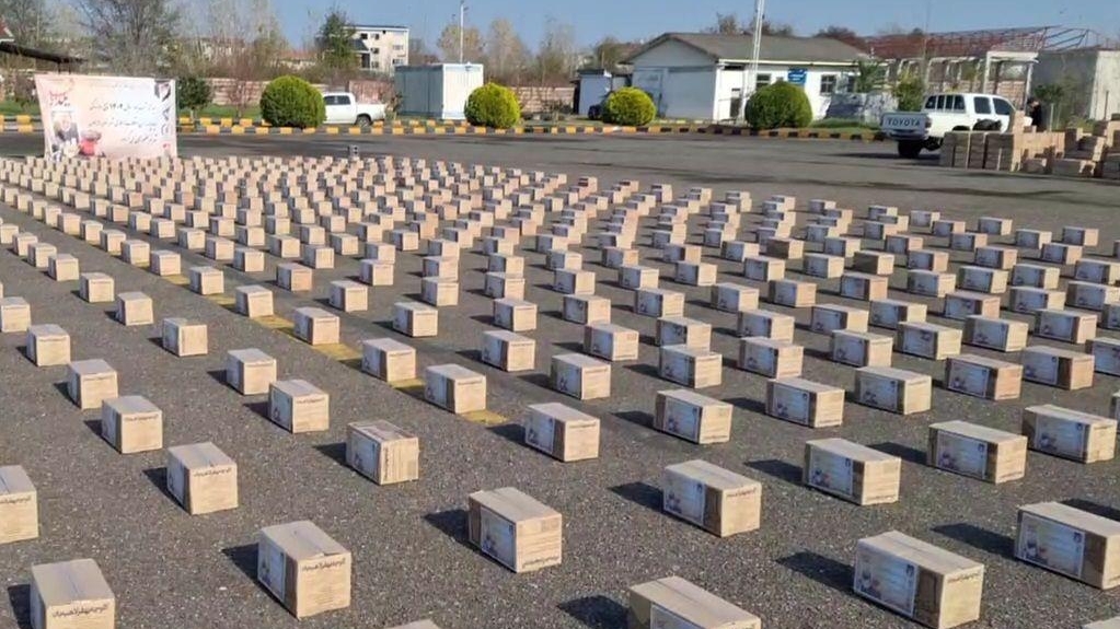 توزیع بسته‌های یلدایی بین خانوار‌های کم برخوردار گیلان