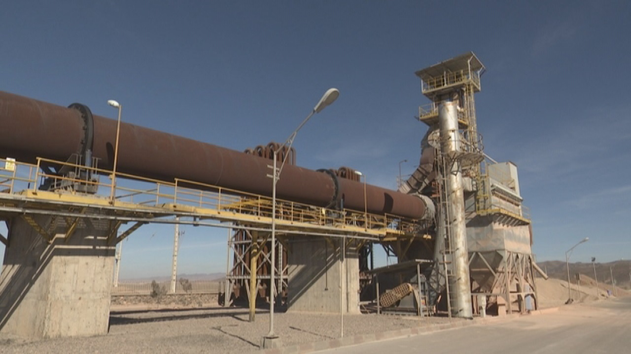 غبار تعطیلی بر تن بزرگترین کارخانه شمش منیزیم خاورمیانه/ بانک‌ها تسهیلات ارزی را به نرخ روز می‌خواهند!