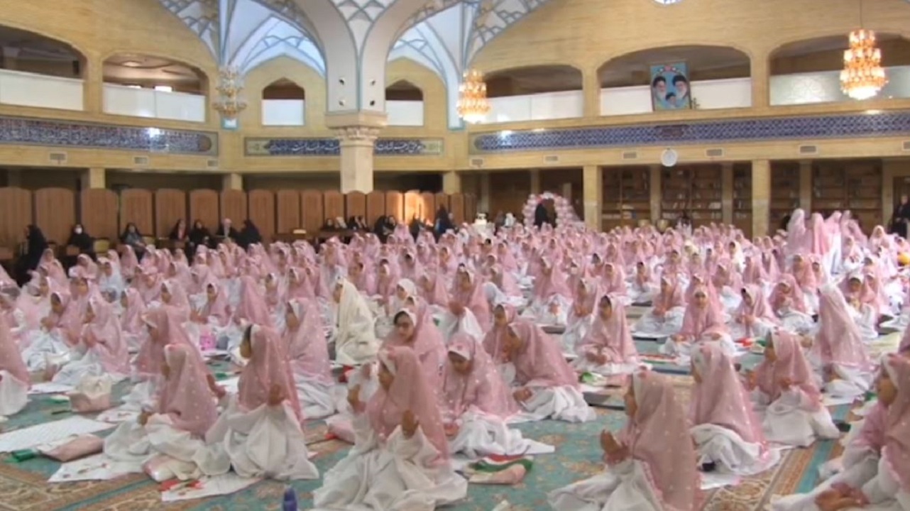 جشن عبادت و بندگی دختران دانش آموز محلات