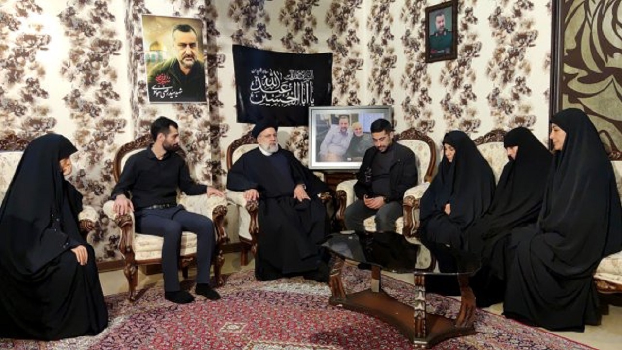 دیدار رئیسی با خانواده سردار شهید «سیدرضی موسوی»