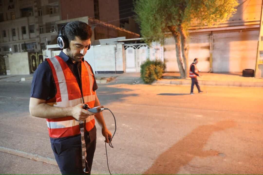 عملیات نشت یابی شبکه توزیع آب در حال انجام است