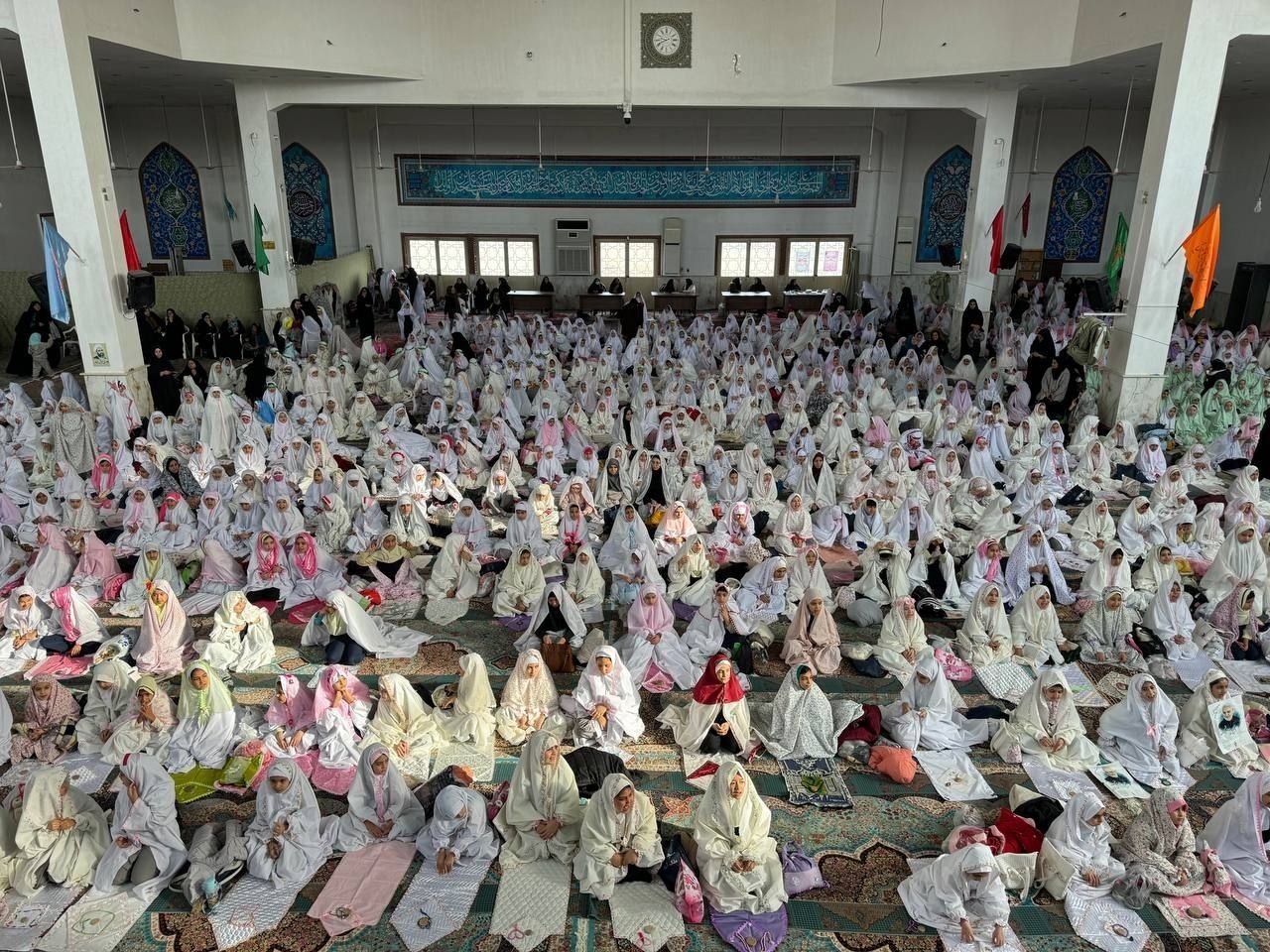 جشن تکلیف بیش ۹۵٠ دانش آموز دختر در چهار باغ برگزار شد