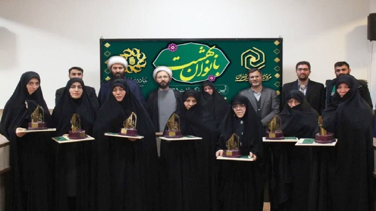 هفت بانو در استان اردبیل نشان فاطمه دریافت کردند