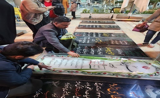 حضور بر سر مزار حاج قاسم