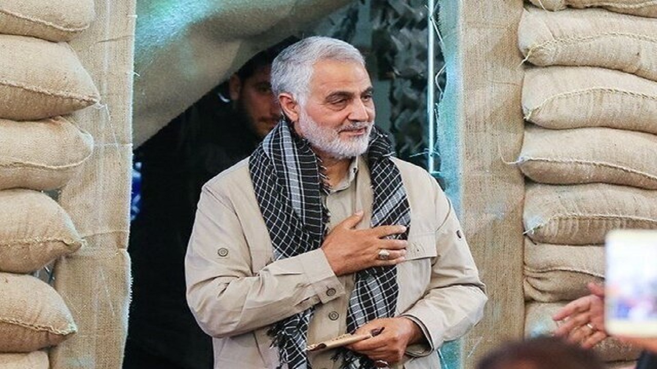 روایت حضور رهبر انقلاب در منزل یک شهید همراه با شهید حاج قاسم سلیمانی در قالب نماهنگ