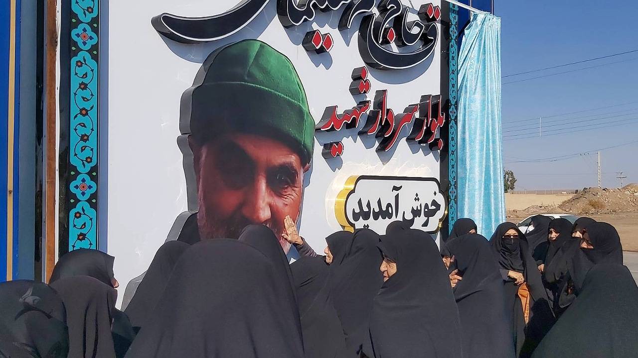 رونمایی از تمثال سردار دل‌ها در انار