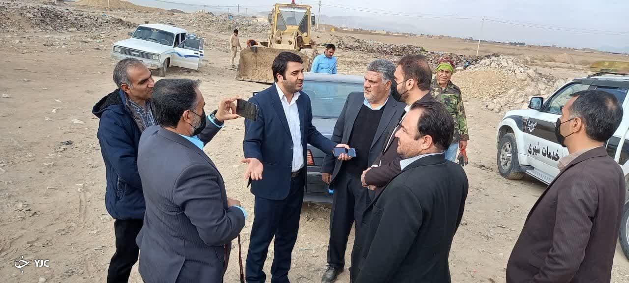 بازدید اسماعیل سیاوش پور دادستان شهرستان مرودشت با حضور کارشناسان محیط زیست و شهردار مرودشت از سایت زباله این شهر