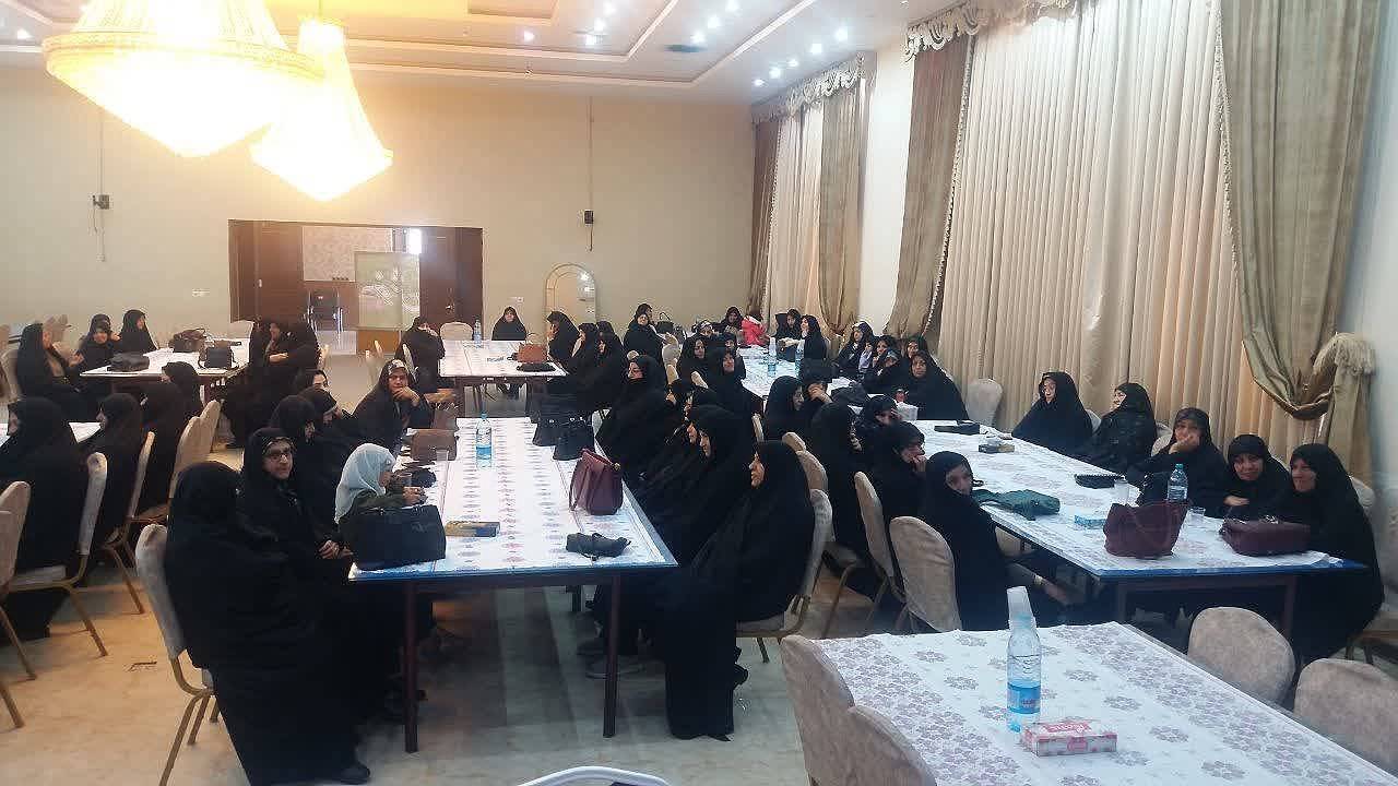 گردهمایی مادران و  همسران شهدا و ایثارگران در زرند