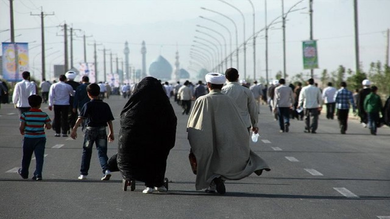 پیاده روی مسیر حرم بانوی کرامت تا جمکران در شب میلاد حضرت زهرا (س)