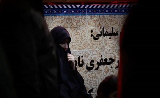 حضور خانواده های شهدا در گلزار شهدای کرمان
