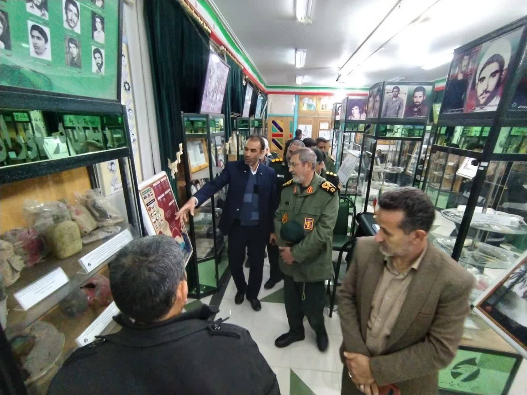 مراسم بازدید از کتاب صوتی راز ماندگاری حاج قاسم مراسم بازدید از کتاب صوتی راز ماندگاری حاج قاسم