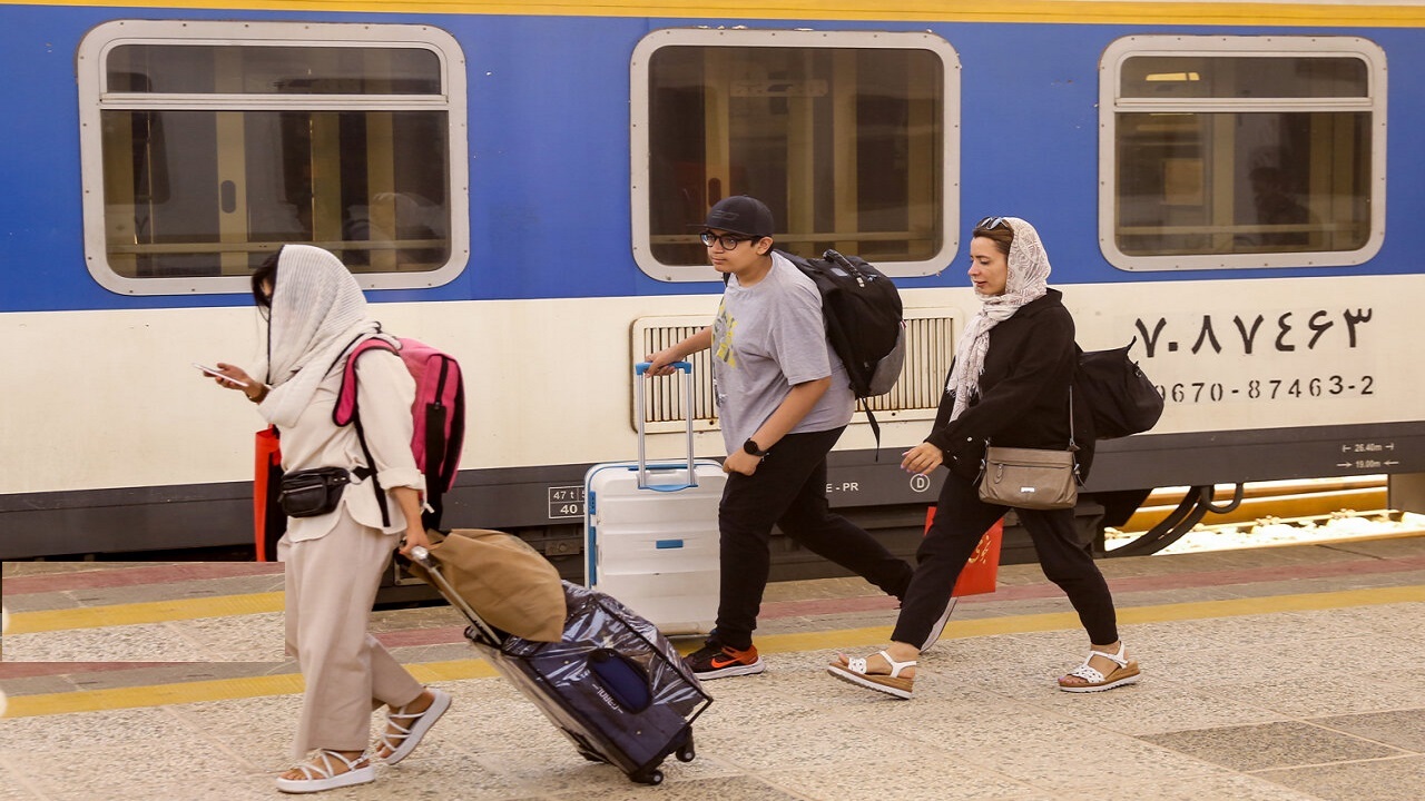 ۶۹۵ هزار و ۷۷۵ مسافر توسط راه‌آهن اراک جابه جا شدند