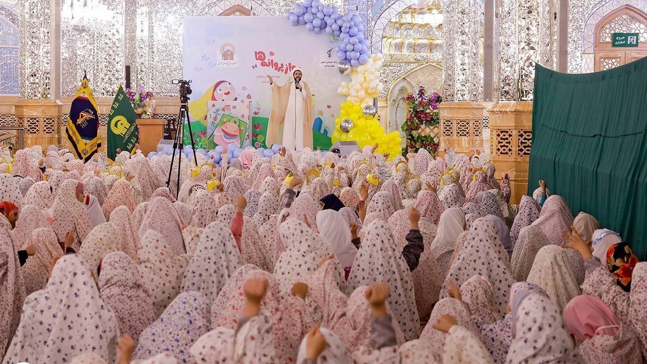 جشن تکلیف ۲ هزار دختر مشهدی در حرم مطهر رضوی