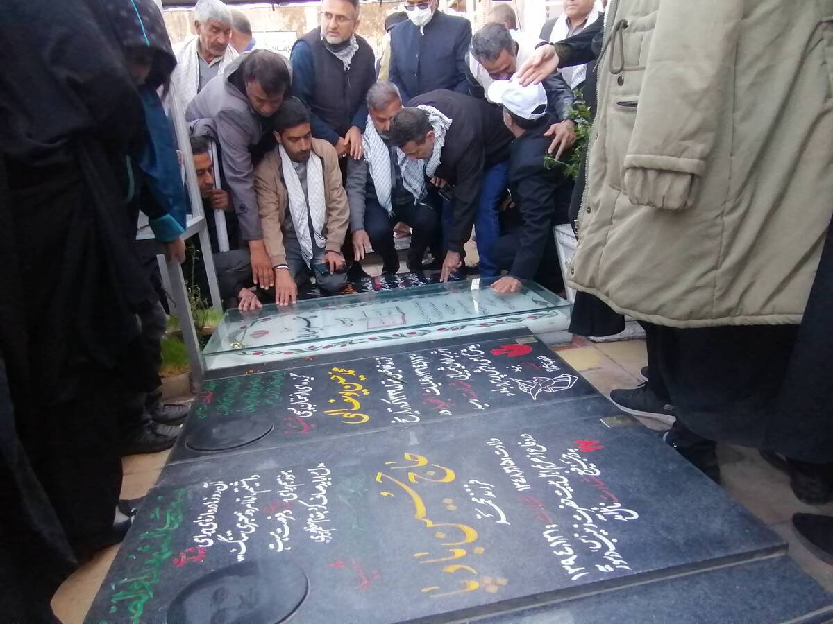 گلزار شهدای کرمان در سالروز ولادت حضرت زهرا و شهادت سردار دل&zwnj;ها+ تصاویر