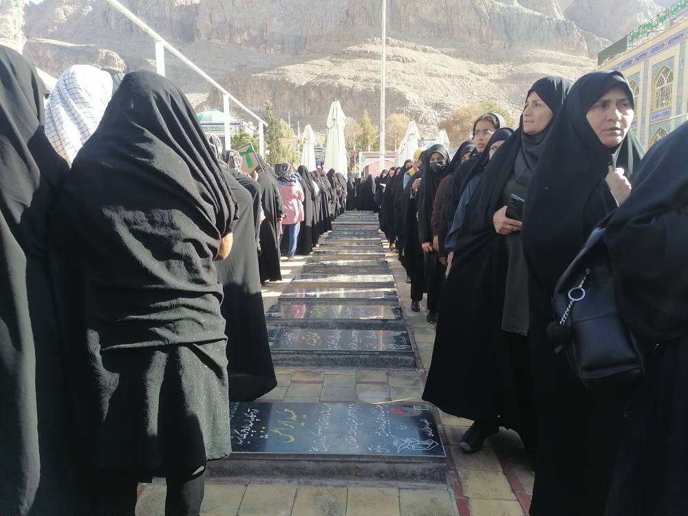 گلزار شهدای کرمان در سالروز ولادت حضرت زهرا و شهادت سردار دل&zwnj;ها+ تصاویر