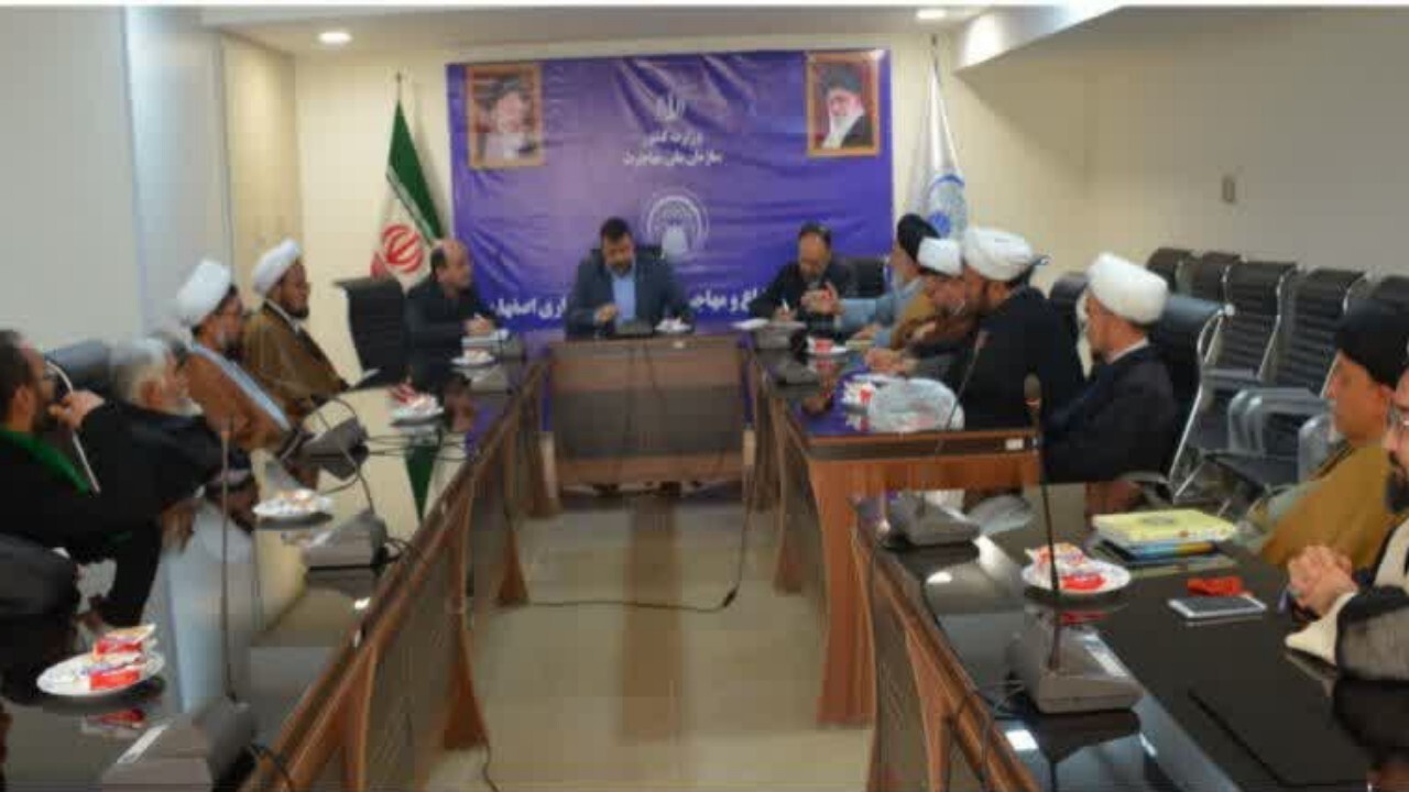 پیگیری مشکلات مهاجرین در دیدار مدیرکل اتباع با علمای افغانستانی استان اصفهان
