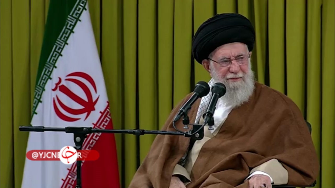 مدیحه سرایی پرشور آذری در محضر رهبر انقلاب + فیلم