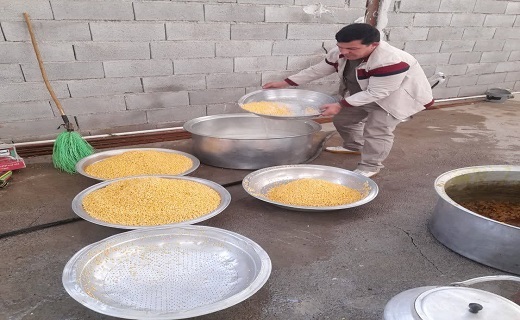 پخت غذای نذری در ماهدشت