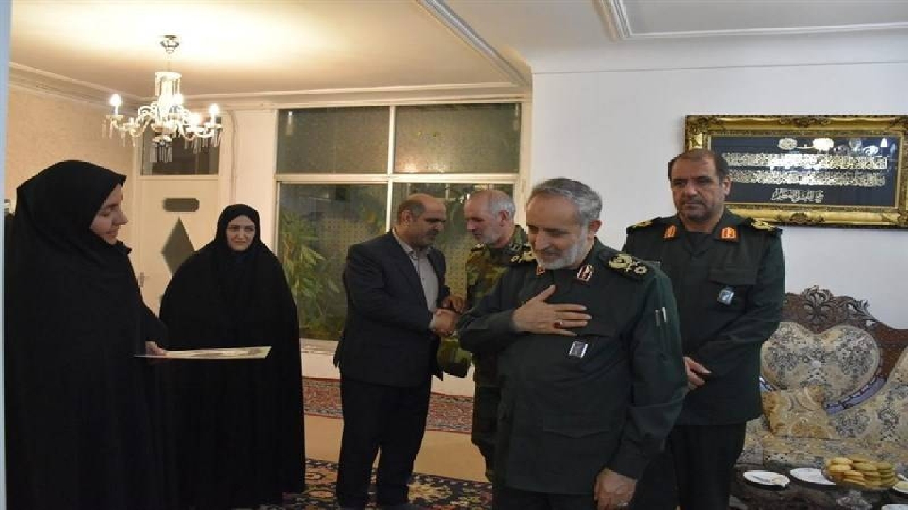 تجلیل از دو مادر شهید استان کردستان