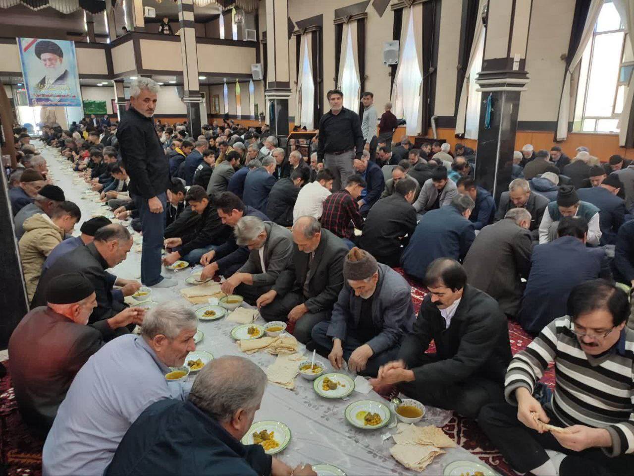 مراسم سفره احسان به مناسبت سالروز شهادت سردار سلیمانی مراسم سفره احسان به مناسبت سالروز شهادت سردار سلیمانی