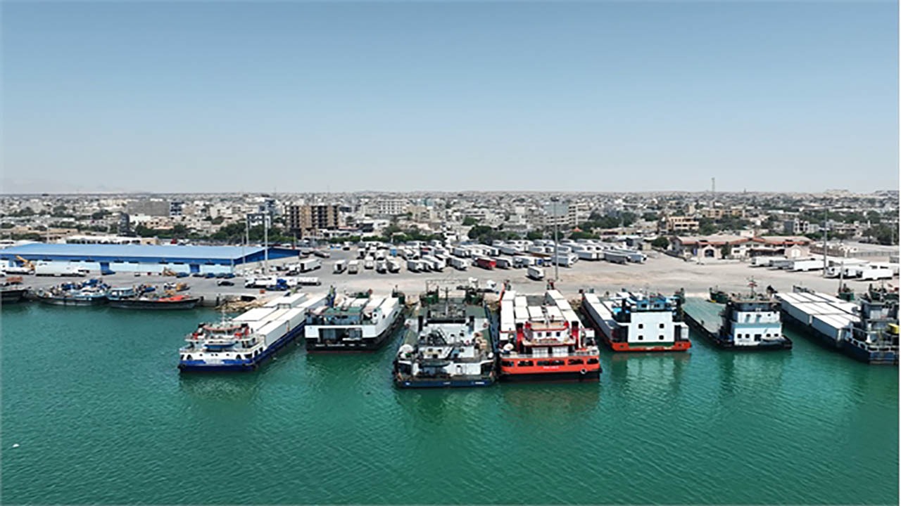 تخلیه و بارگیری انواع کالادر بنادر غرب هرمزگان از مرز ۹,۵ میلیون تن عبور کرد/ افزایش ۳۰ درصدی تخلیه و بارگیری کانتینر یخچالی