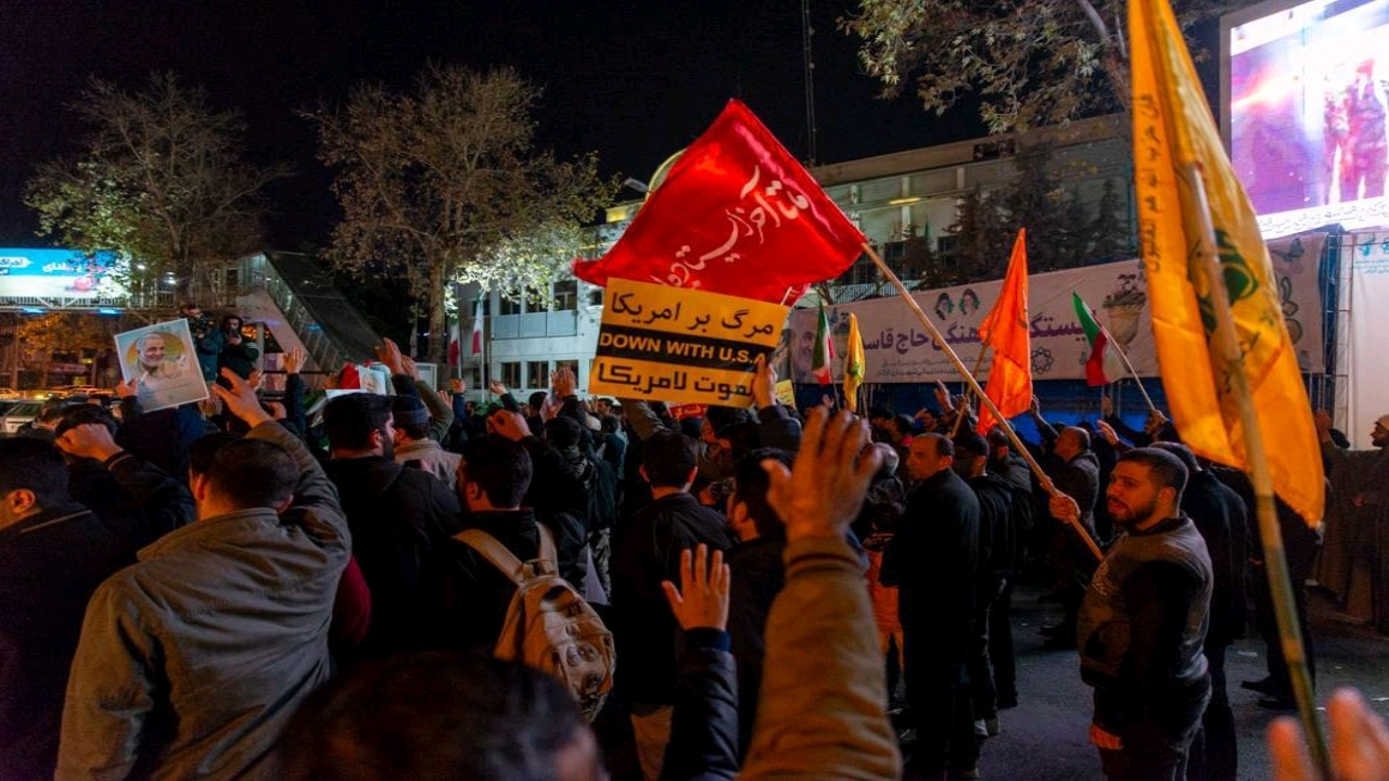 تجمع شبانه مردم گرگان برای محکوم کردن حمله تروریستی در کرمان