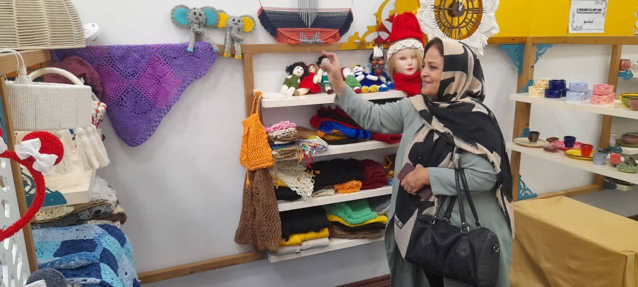 بازدید عموم از نمایشگاه صنایع دستی