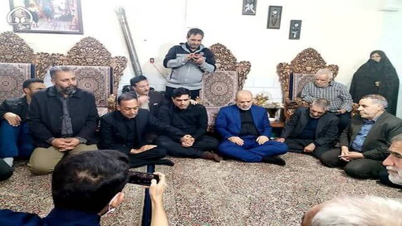 دیدار وزیر کشور با خانواده‌ای که ۸ نفرش در حادثه تروریستی کرمان شهید شدند + فیلم