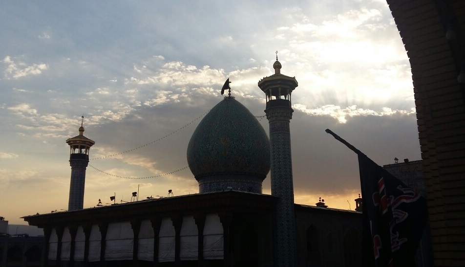 حرم احمد بن موسی شاهچراغ (ع) به سوگ شهدای حادثه کرمان نشست