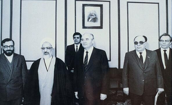 آیت الله آملی لاریجانی و گورباچوف آیت الله آملی لاریجانی و گورباچوف