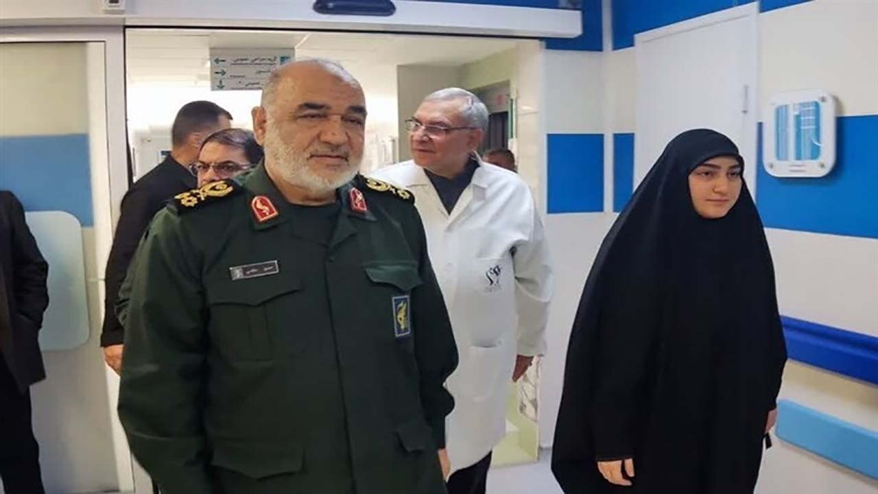 مردم برای این شهادت ها، بیشتر به میدان می آیند/ عیادت فرزندان شهید سلیمانی از مجروحان+ عکس و فیلم