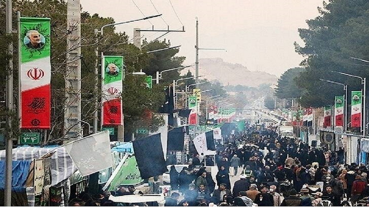 تصویری از واکنش مردم زرین دشت به حمله تروریستی گلزار شهدای کرمان