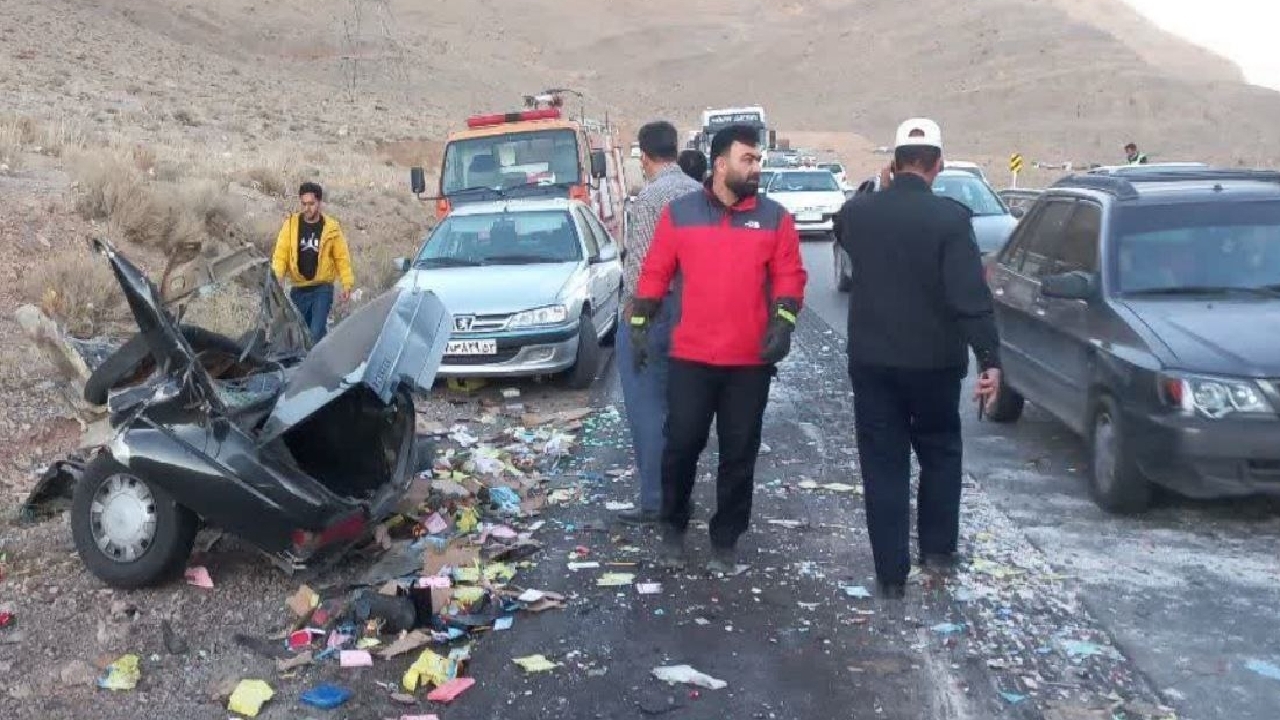 برخورد پژو و تریلر در محور بروجن به مبارکه