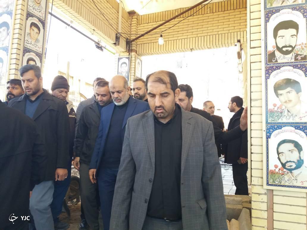 بازدید وزیر کشور از محل تدفین شهدای حادثه تروریستی کرمان +  تصاویر