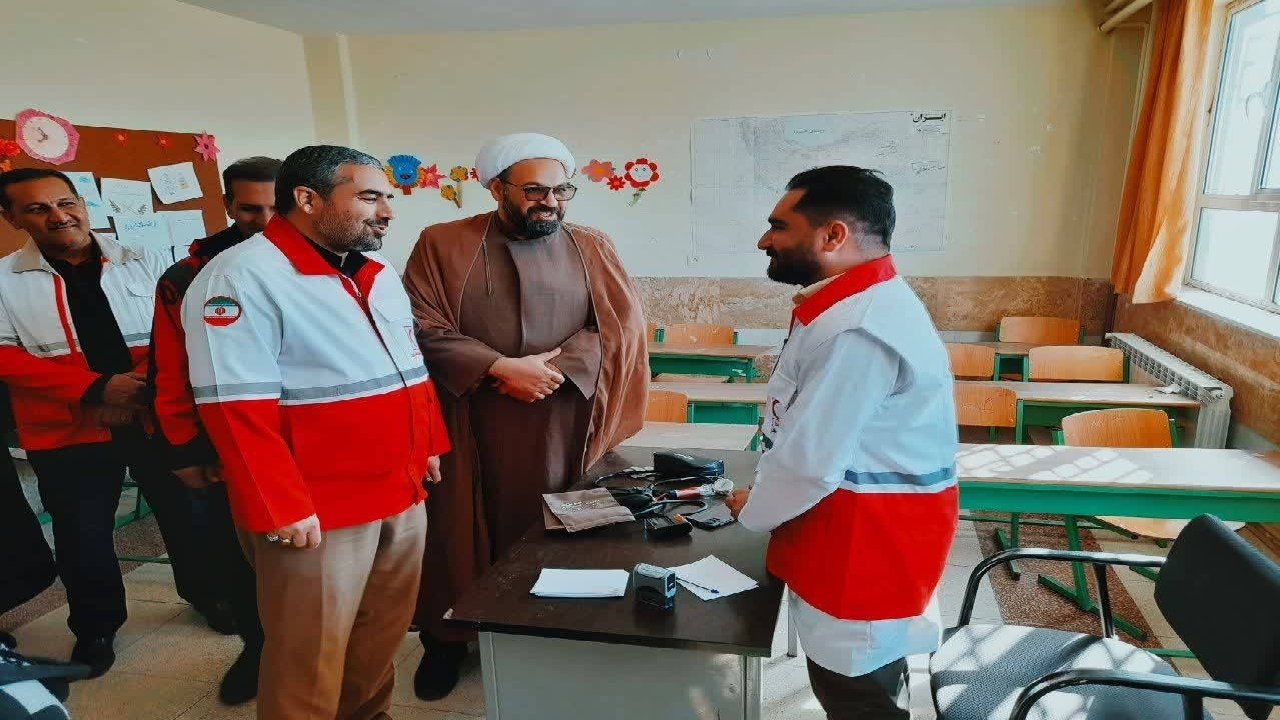 توزیع ۱۰۰ بسته معیشتی در بین عزتمندان روستای بهرام آباد + تصاویر