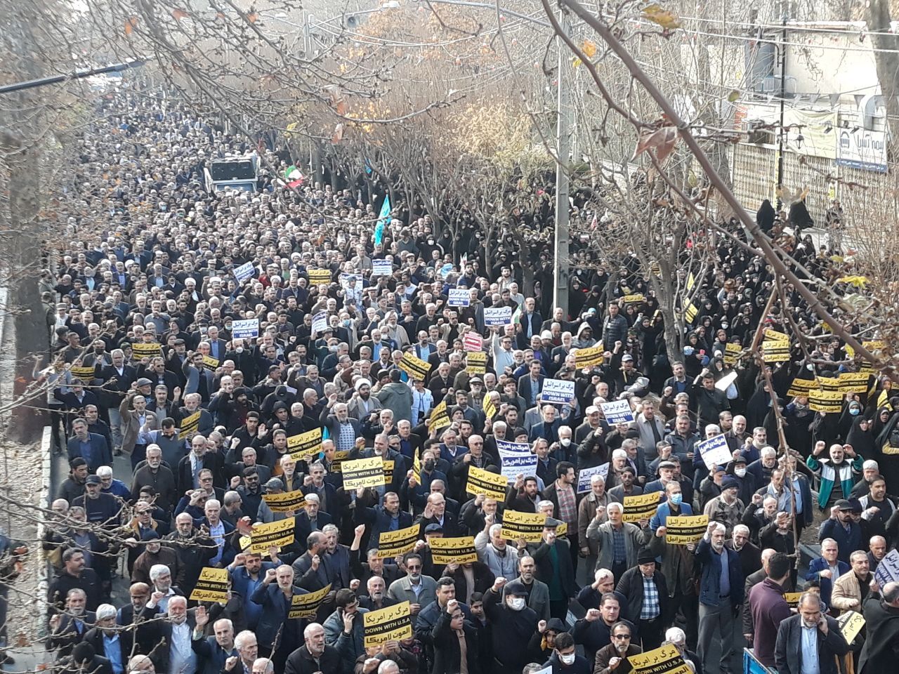 راهپیمایی البرزی‌ها در محکومیت حادثه تروریستی تکفیری در کرمان