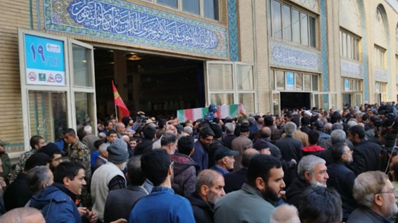 تشییع پیکر شهیده فائزه رحیمی با حضور پرشور نمازگزاران تهرانی