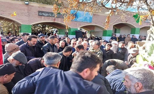 خاکسپاری پیکر مدیر کل سابق دامپزشکی کردستان خاکسپاری پیکر مدیر کل سابق دامپزشکی کردستان