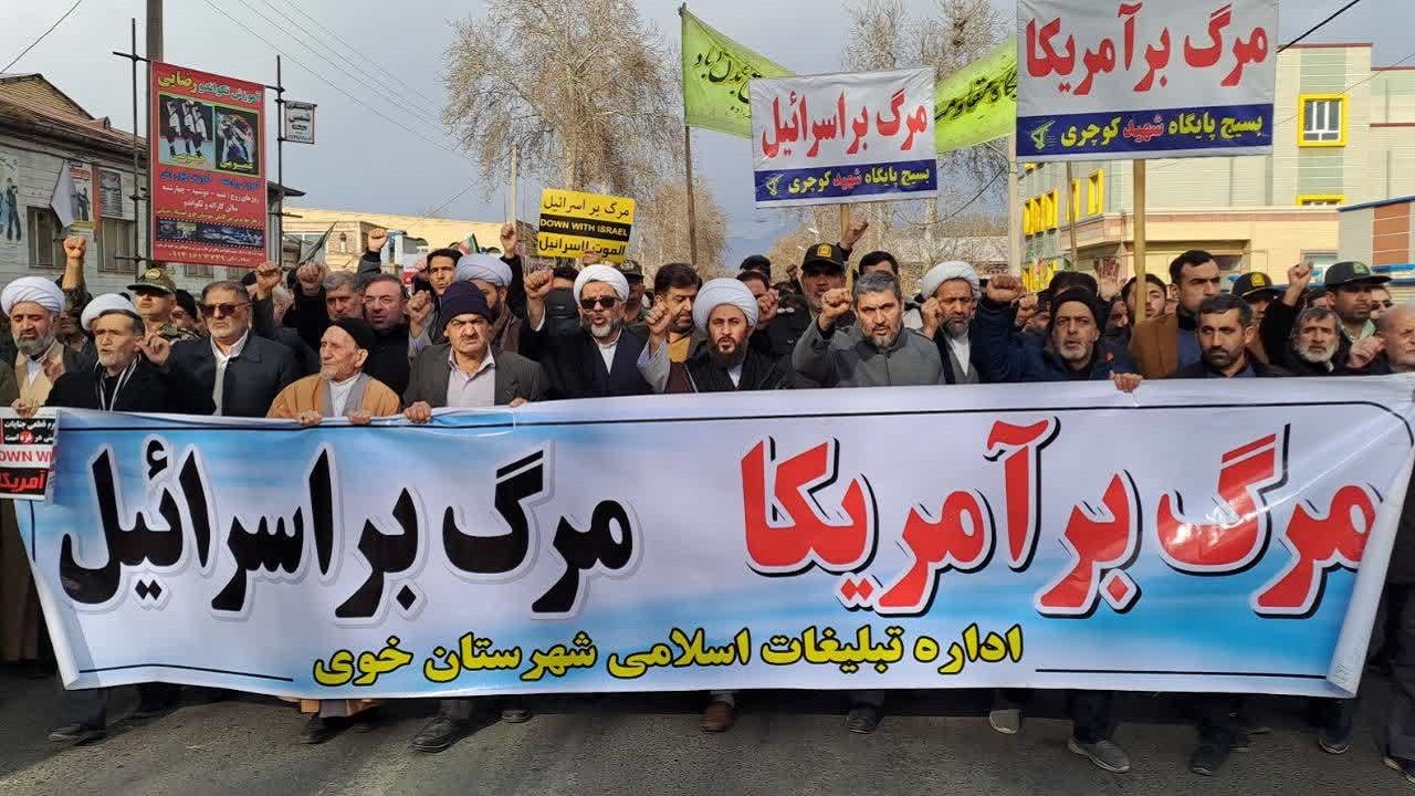 شعار مرگ بر اسرائیل و مرگ بر آمریکا در خوی طنین انداز شد + تصاویر
