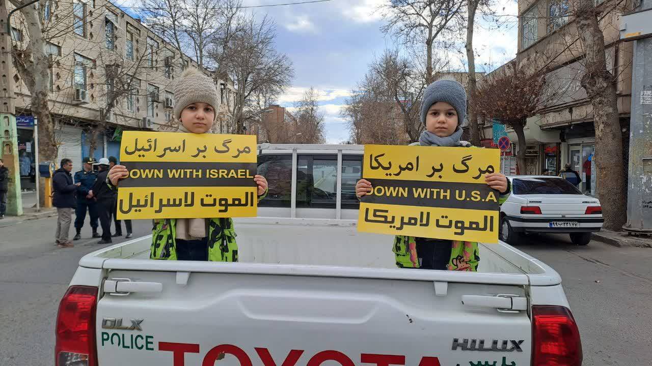 شعار مرگ بر اسرائیل و مرگ بر آمریکا در مراسم راهپیمایی
