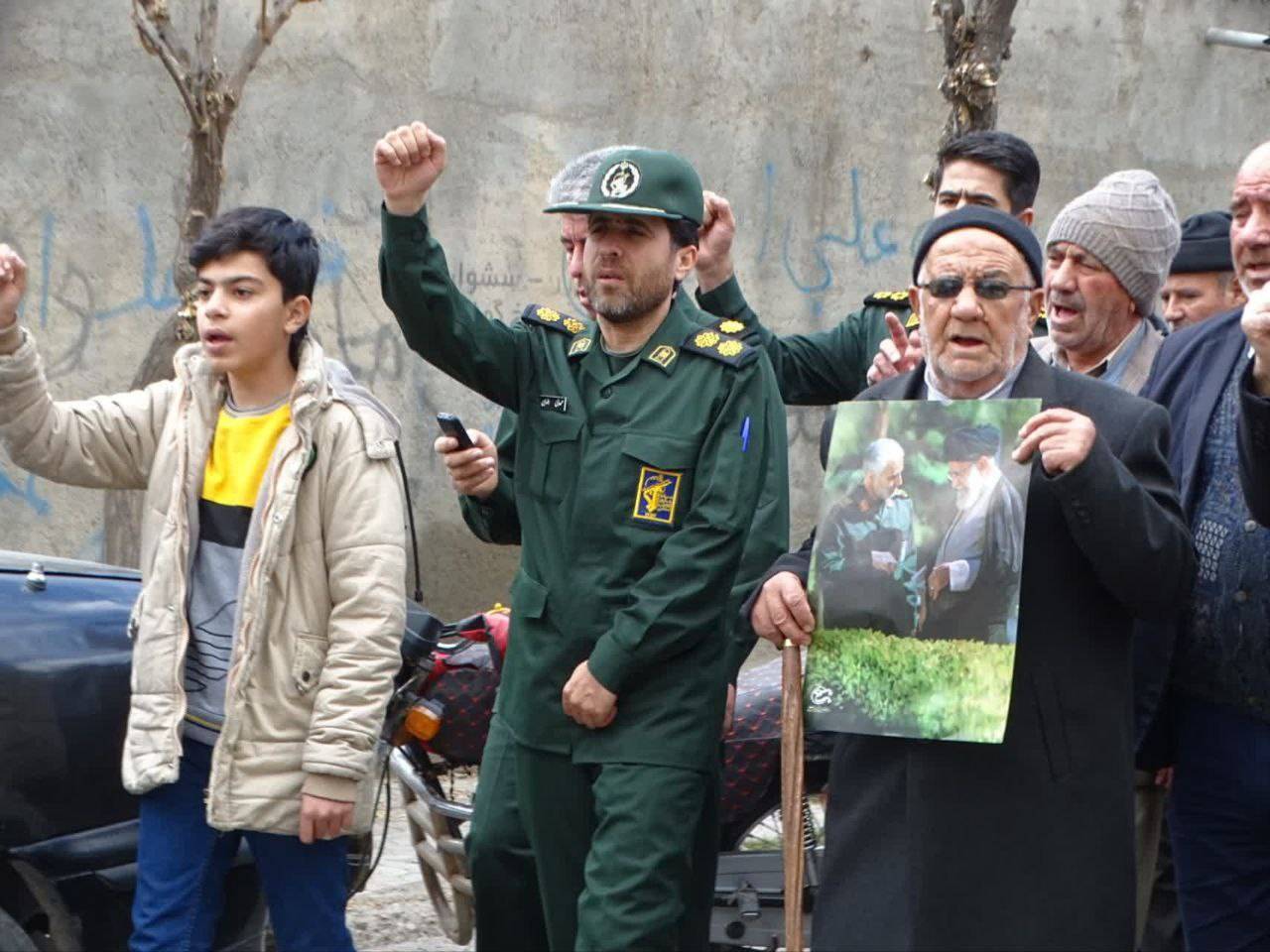 حضور نظامی ها در راهپیمایی