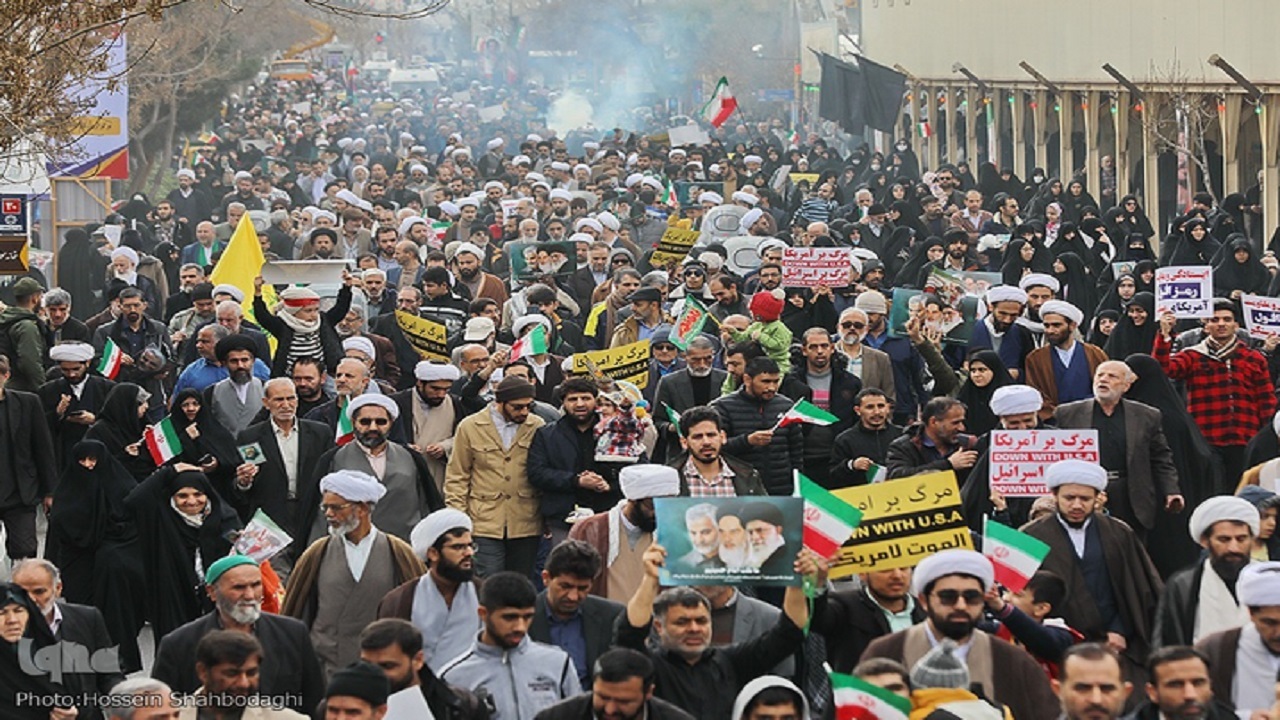 راهپیمایی مردم قم در محکومیت جنایت تروریستی کرمان